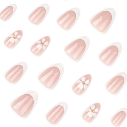 Kunstvolle Nagelverlängerungen mit Blüten-Design und eleganten French-Spitzen Brehn