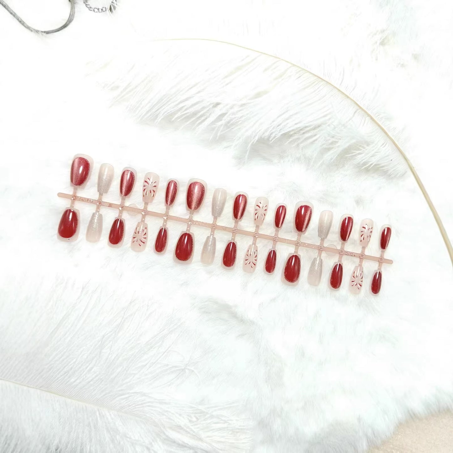 Kunstnägel mit Glamourösen Akzenten Brehn