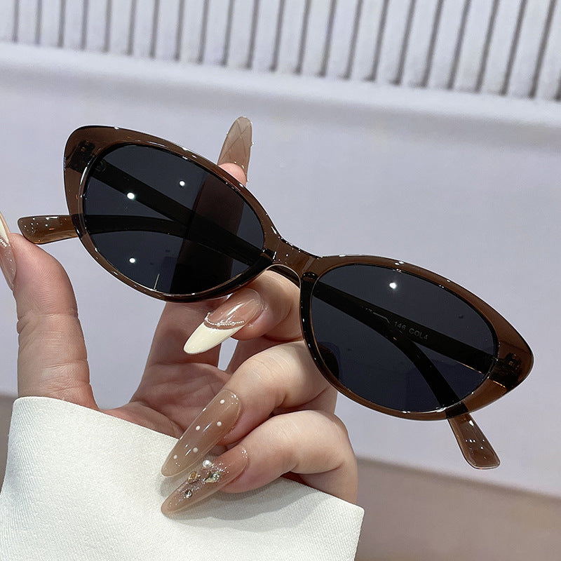 Damen modische Sonnenbrille im minimalistischem Design Brehn