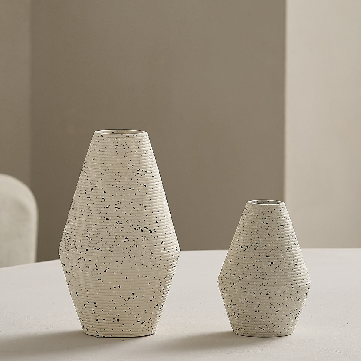 Elegante und Kunstvolle Keramikvase Brehn