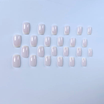 Elegantes French Tip Nagelkunstset  1790958182