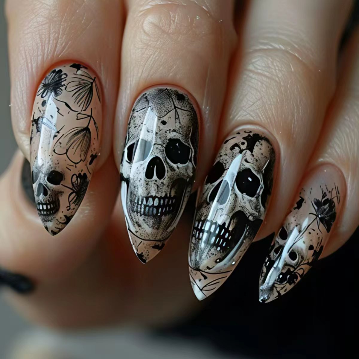 Kunstnägel Im Kreativen Totenkopf-Design Brehn