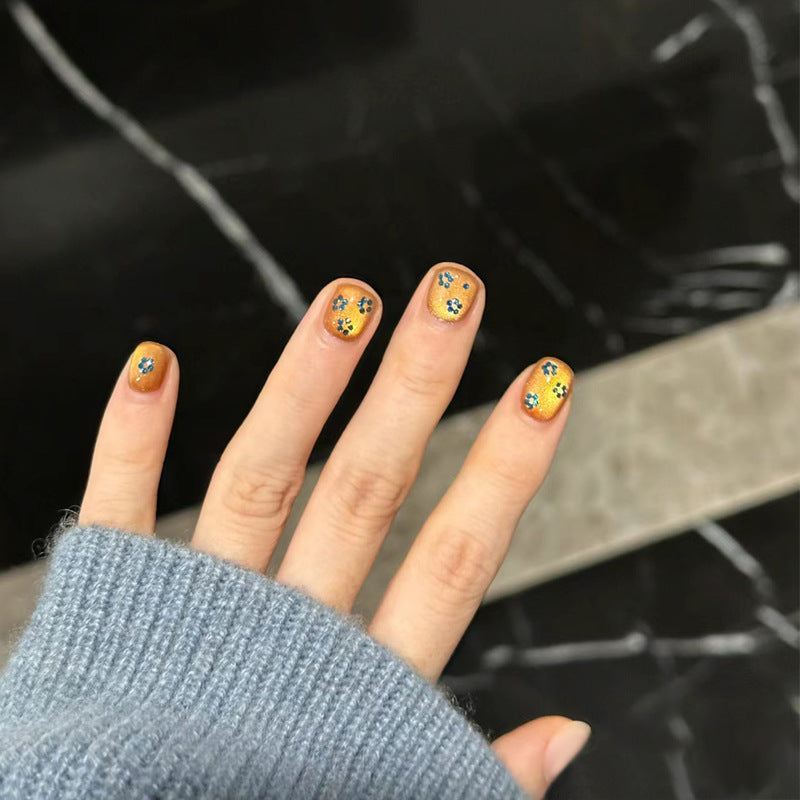 Floral Accent Gel Nail Art Brehn