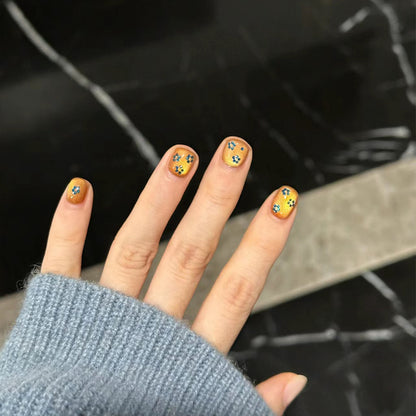Floral Accent Gel Nail Art Brehn