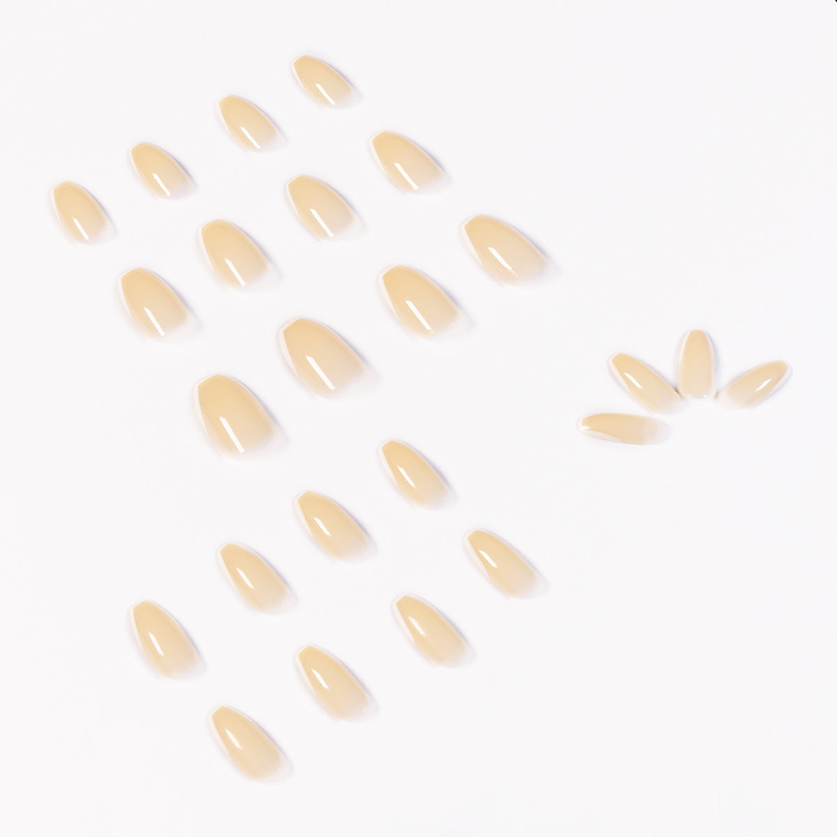 Kunstvolle Gel-Nägel mit elegantem French-Tip Brehn