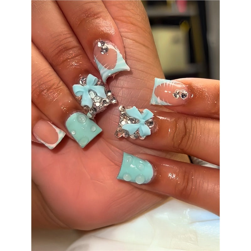 Dekoratives Nagelkunst-Set mit 3D Schleifen und Edelsteinen Brehn