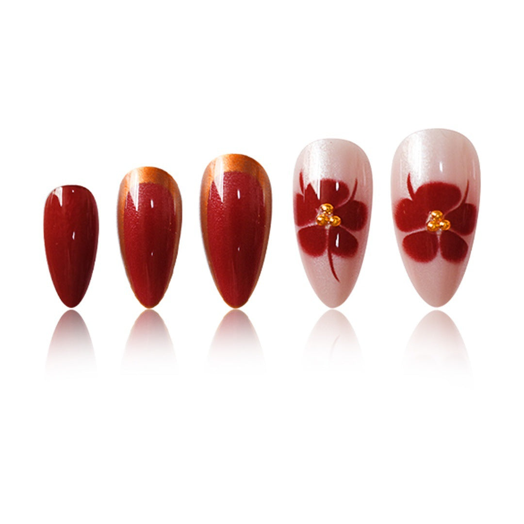 Künstlerisches Press-On-Nagelset mit floralen Akzenten Brehn