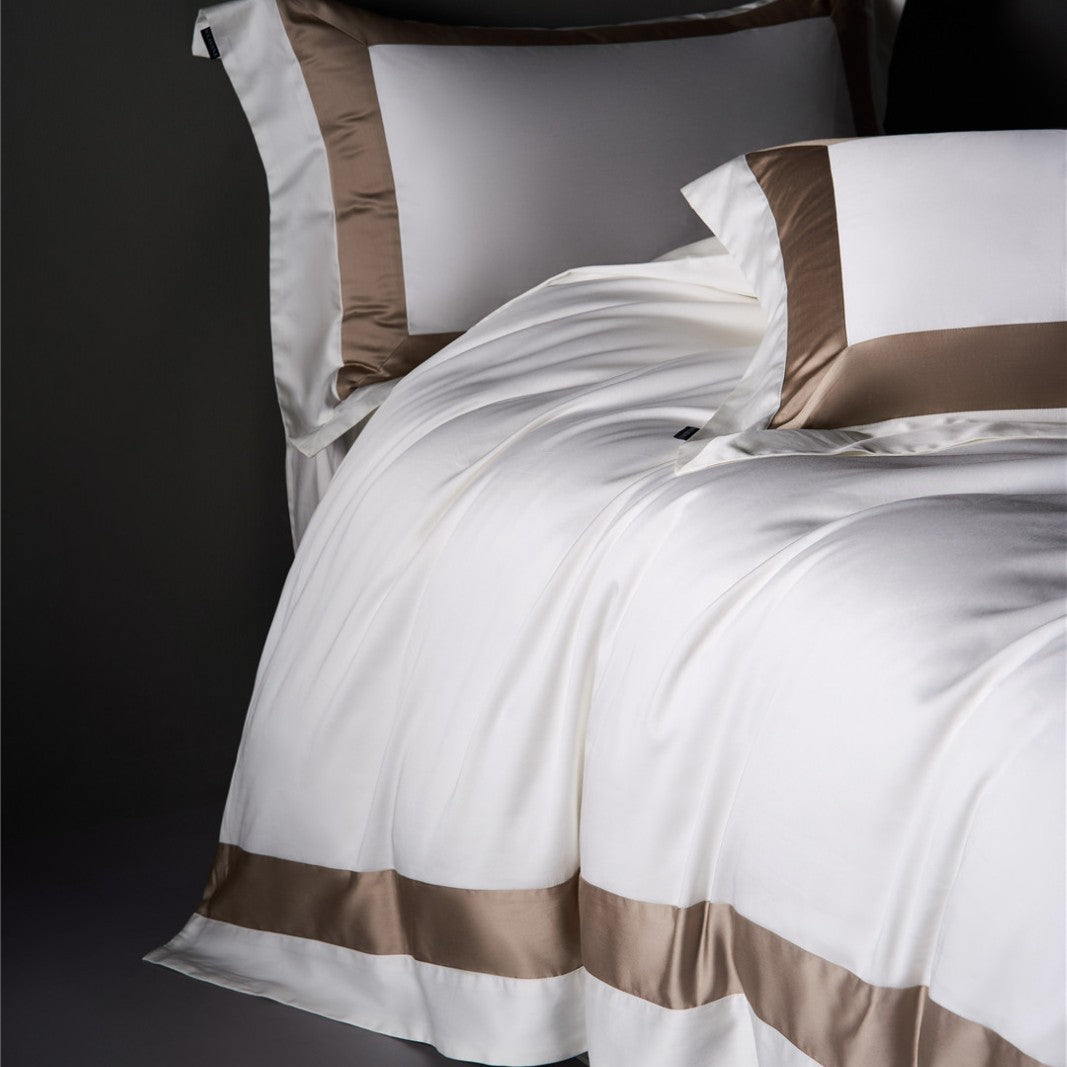 Luxuriöses Satin Bettbezug Set mit kontrastiertem Rand und Kissenbezügen