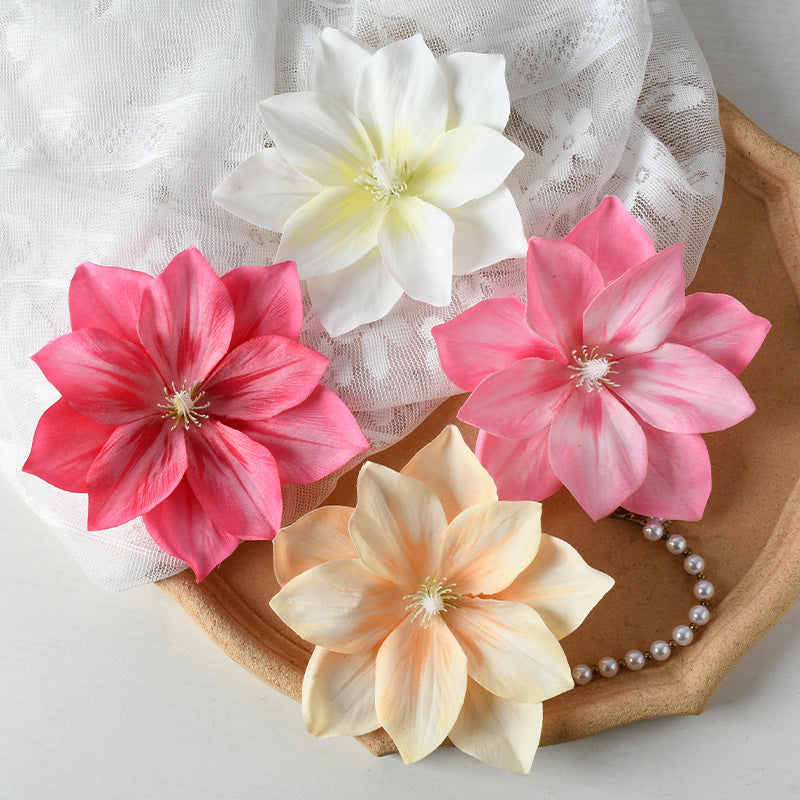 Elegante Stoffblumenklammer