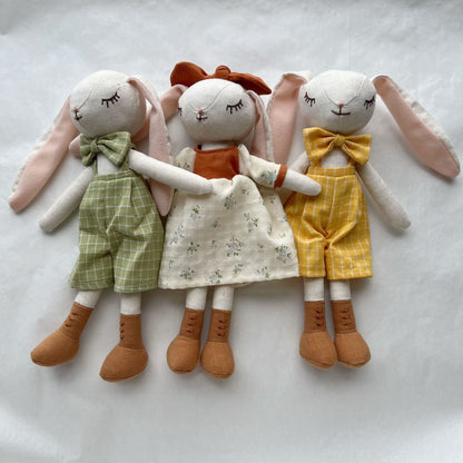 Handgemachte Leinen Langbein Hase Stofftier mit gesticktem Overall