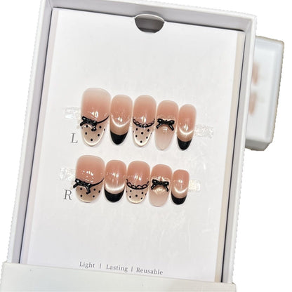 Elegantes wiederverwendbares Press-On-Nail-Art-Set mit charmanten Schleifenakzenten Brehn