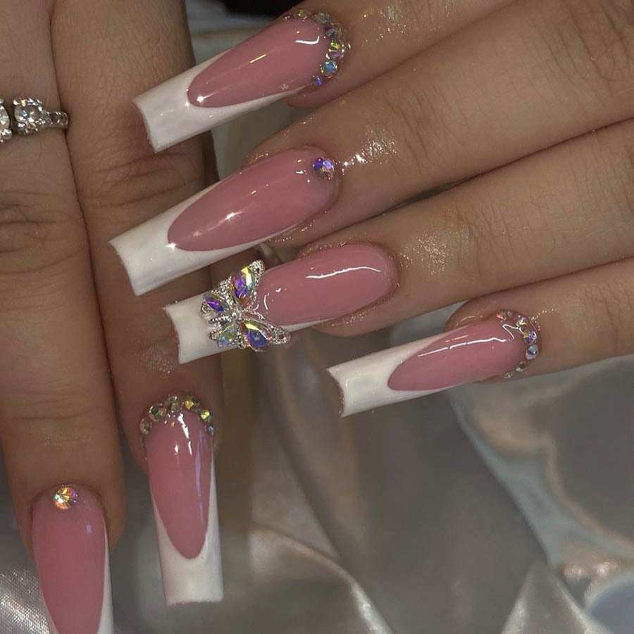 Kunstnagelset mit elegantem Design und funkelnden Strassakzenten Brehn
