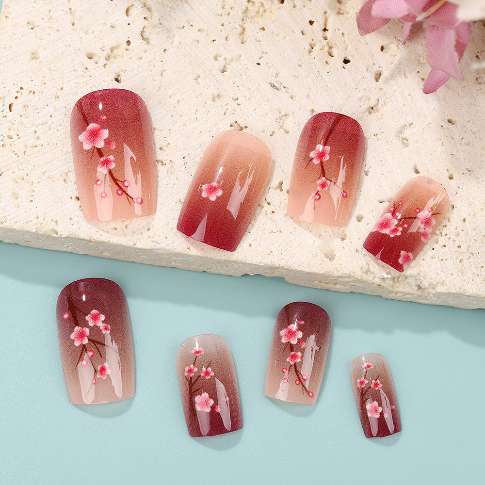 Kunstnägel Set mit floralen Akzenten Brehn