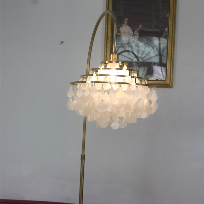 Elegante Muschel-förmige Stehlampe