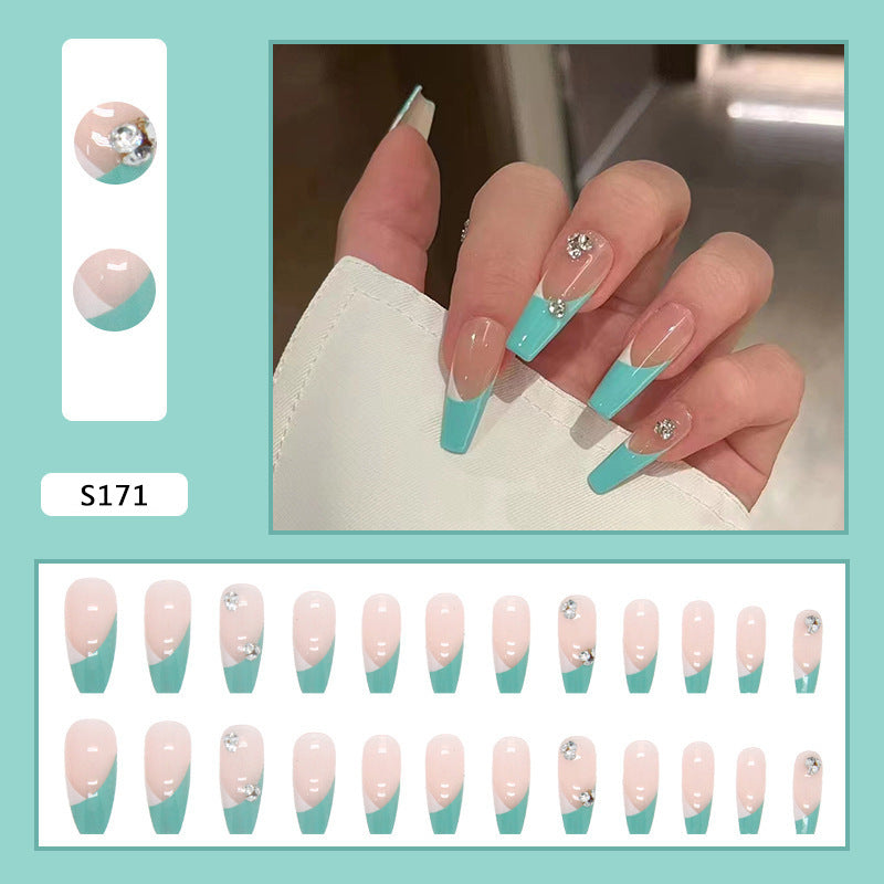 Künstliche Nagelspitzen mit Glitzerakzenten und elegantem Design Brehn