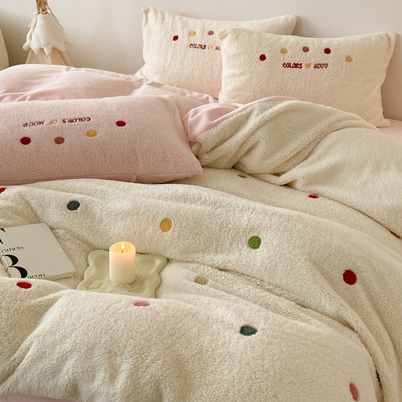 Kuschelige Teddyfleece-Bettgarnitur mit bunten Pünktchen und extra-weicher Oberfläche