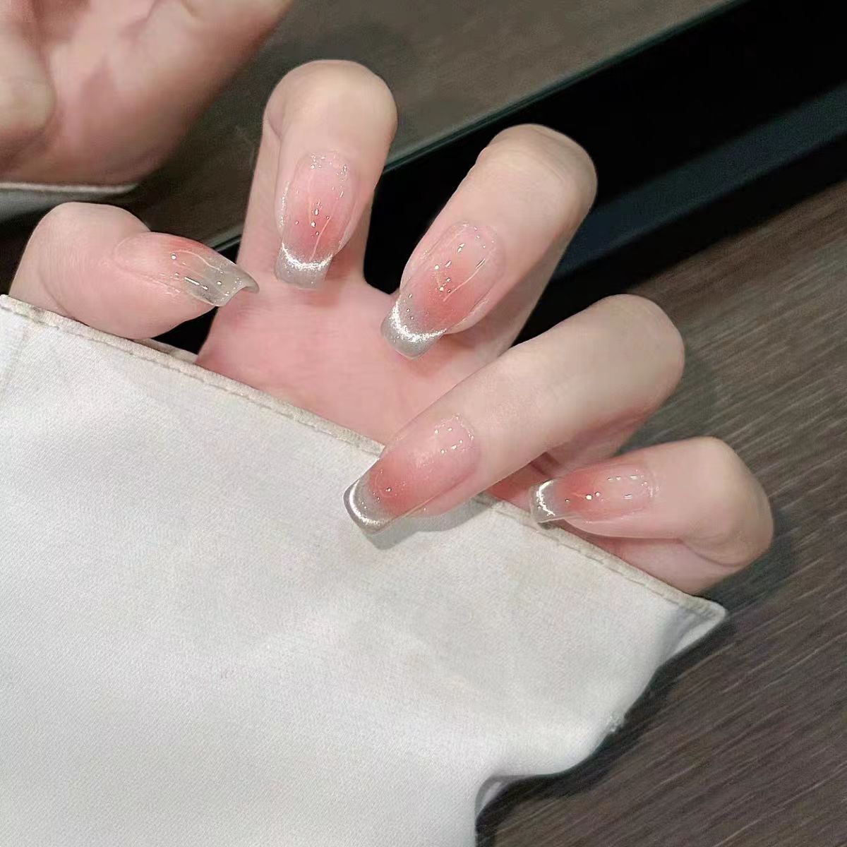 Ombre Press-On Nail Set Brehn 1787394846