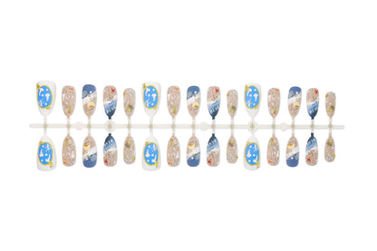 Kunstnagelset mit maritimen Designs und eleganten Verzierungen Brehn