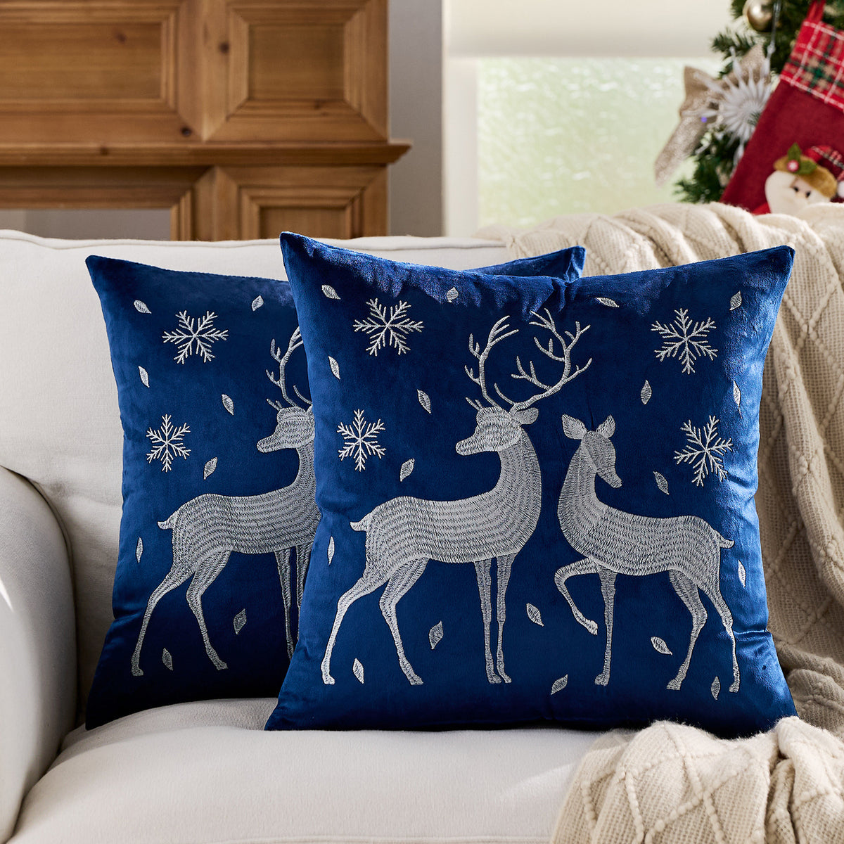 Dekoratives Weihnachts-Wurfkissen mit Hirschsilhouette