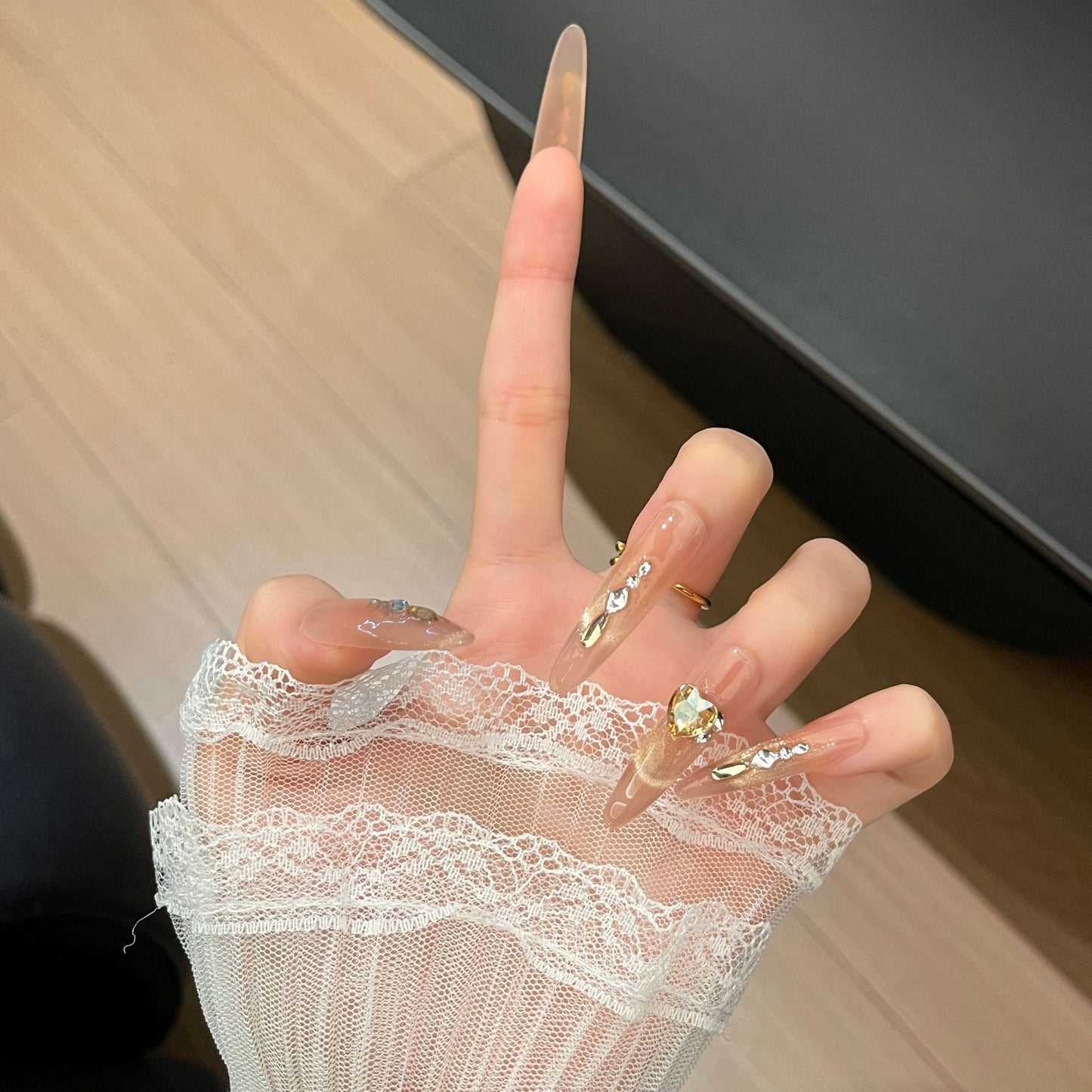 Elegante mit Strass veredelte lange Press-On Nägel Erweiterungen Brehn