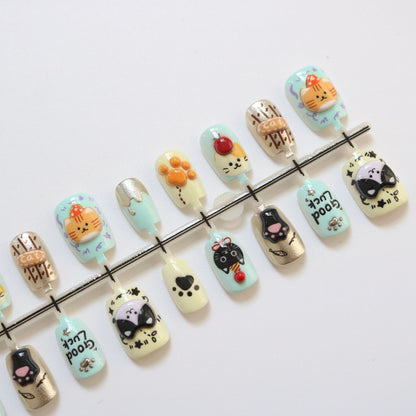 Verspielt tierisches Press-On Nagelkunst