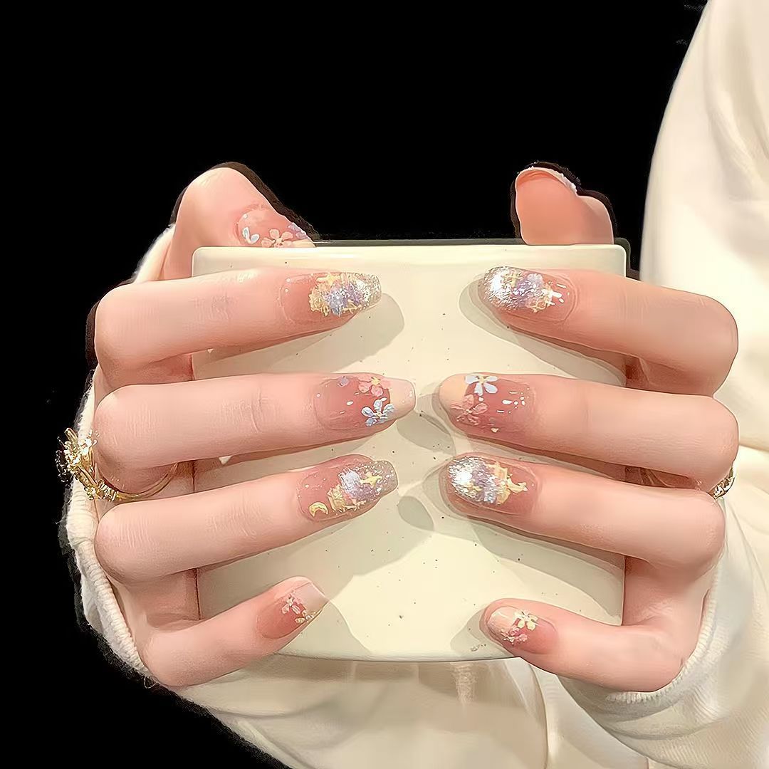 Blumengestaltetes Press-On Nageldesign Brehn
