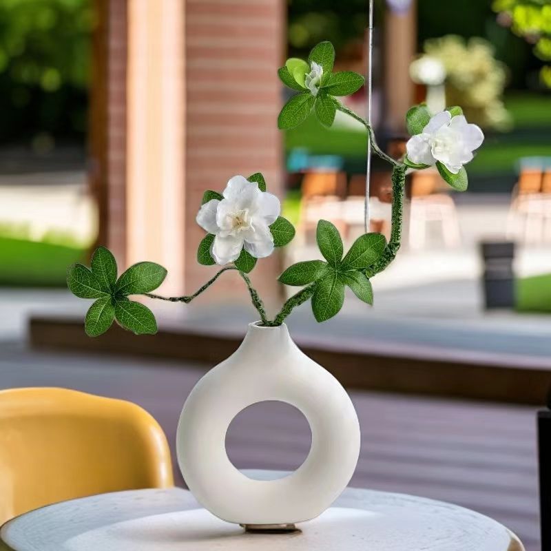 Elegante künstliche Blumenarrangement