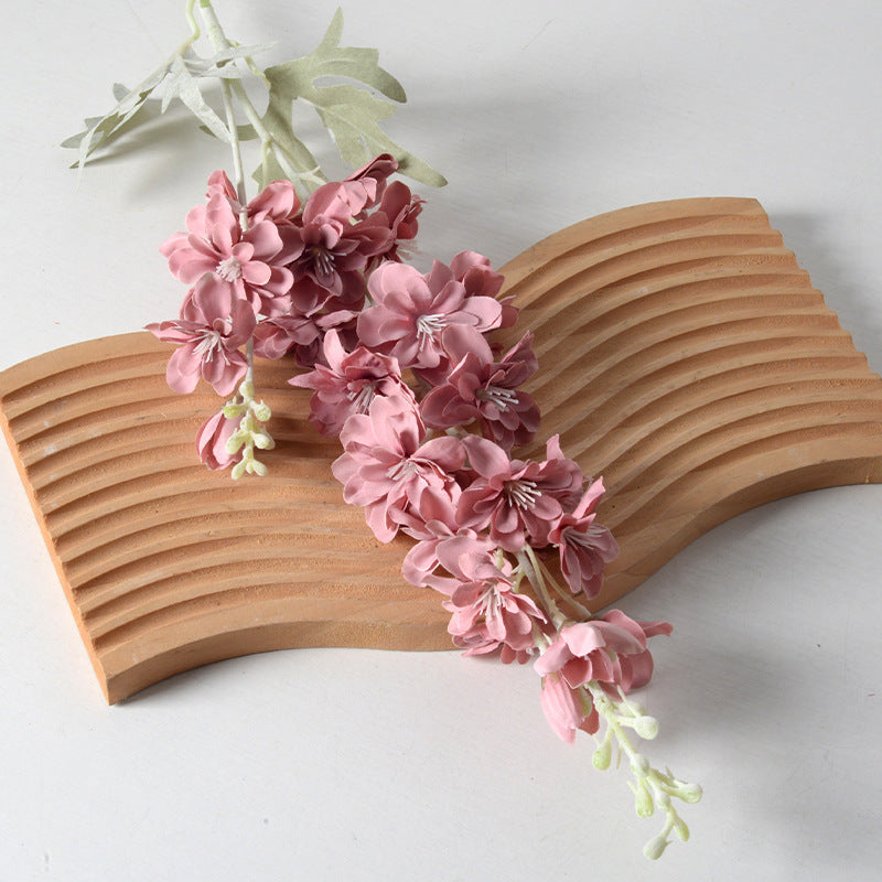 Dekorativer Kunstblumenstrauß