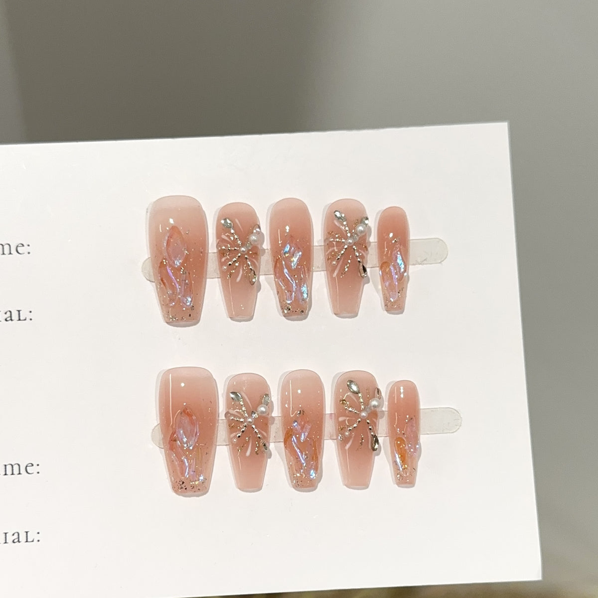 Glamouröse, perlenbesetzte Press-On-Nagelset