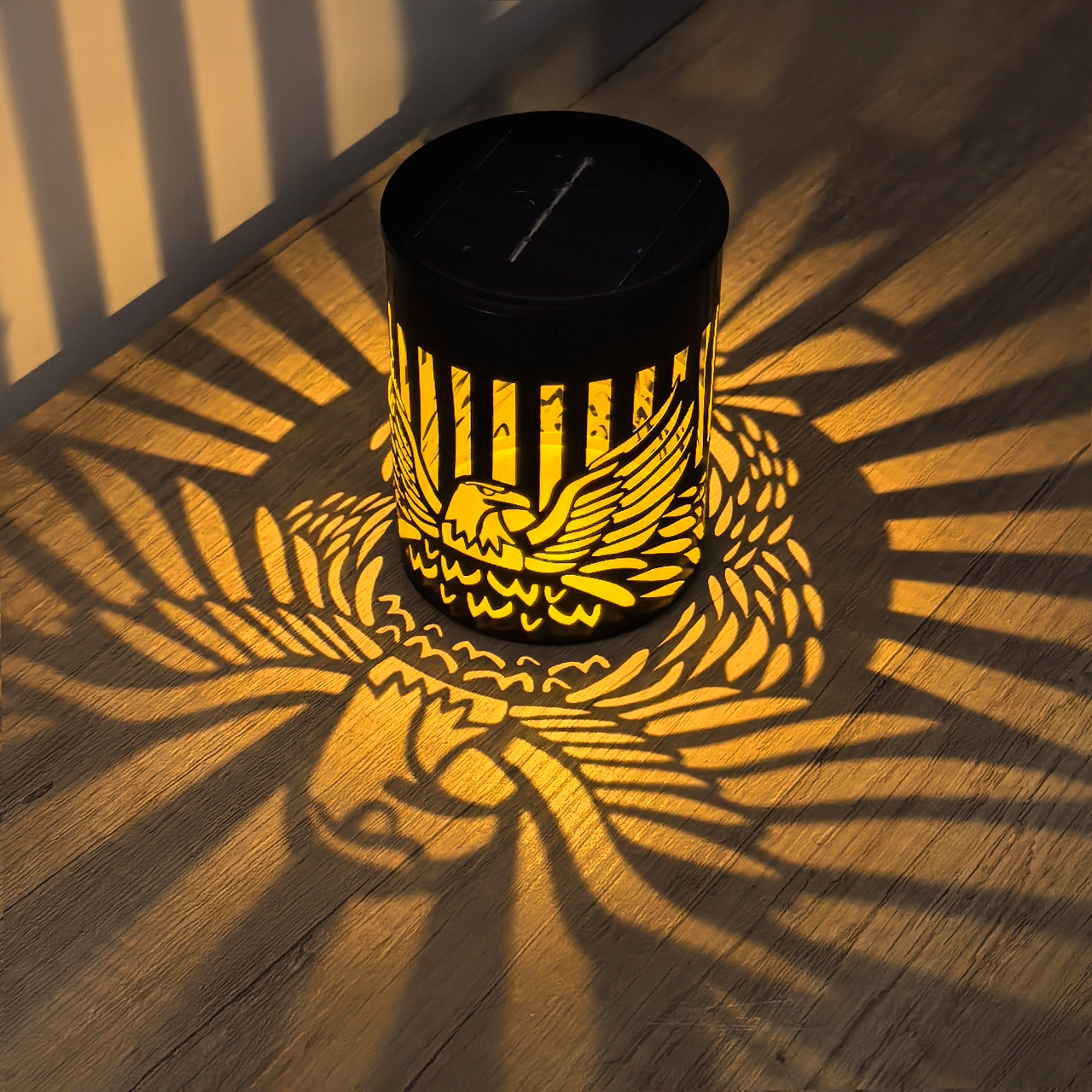Solar-Projektionslaterne mit filigranem Mandala-Ausschnitt und warmem LED-Spotlight Brehn