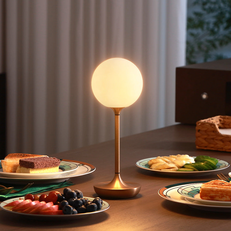 Moderne Tischlampe für stilvolle Wohnkultur
