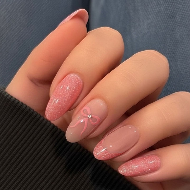 Kunstnagelset mit eleganten Schleifen und Glitzer Brehn