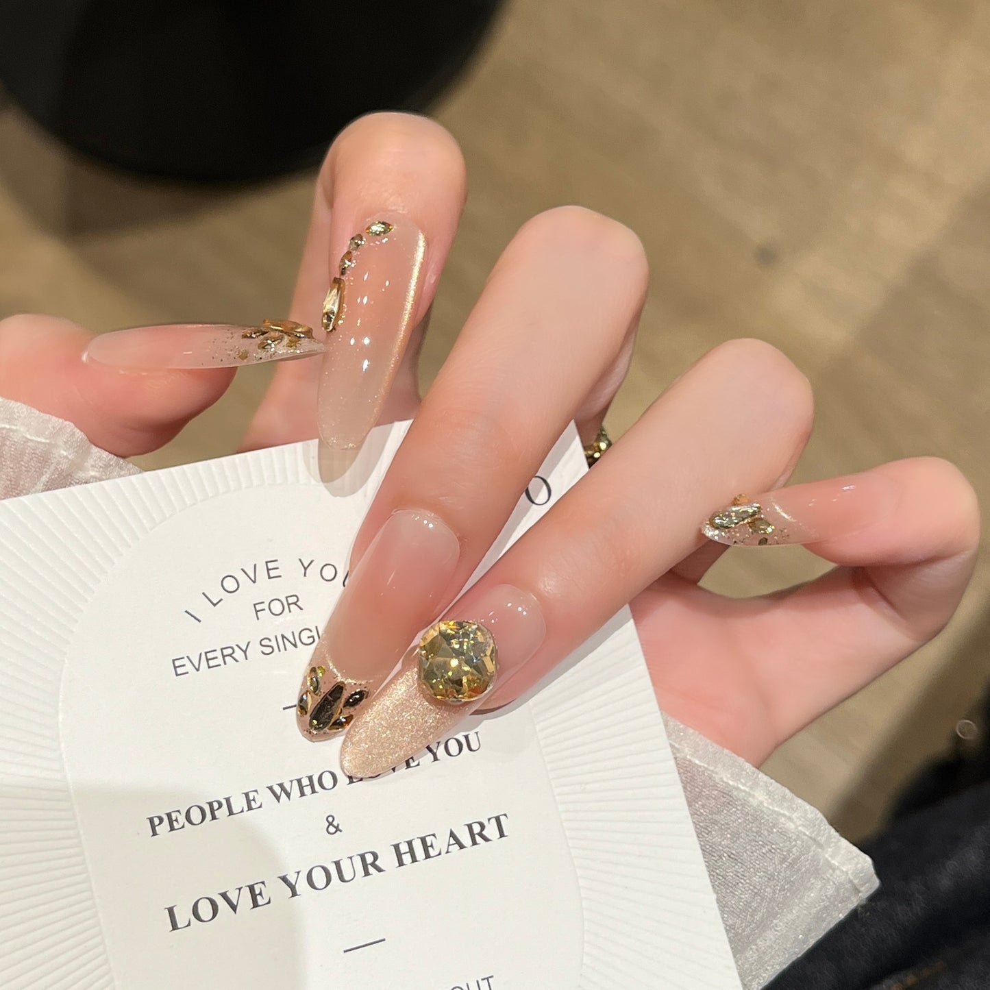 Elegante glitzerverzierte Press-On-Nagelverlängerungen Brehn