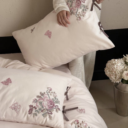 Bestickter Floral-und-Schmetterling Baumwollsatin Kissenbezug mit Bandverschluss