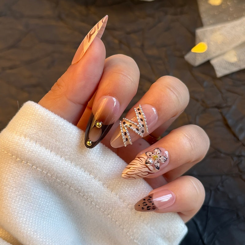 Künstlerische Press-On Nagelkollektion Brehn
