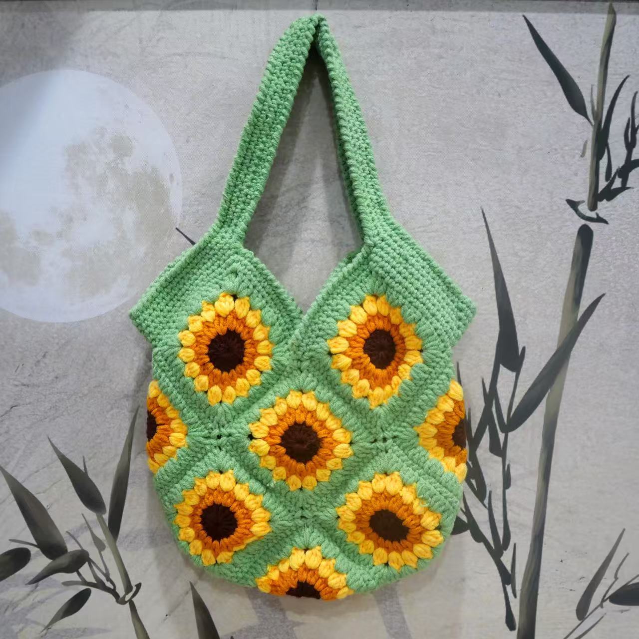 Handgefertigte Makramee Tasche mit Sonnenblumen-Motiv Brehn