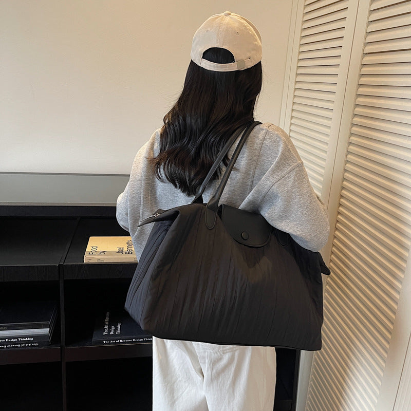 Damen Modische Reisetasche mit eleganter Faltenoptik Brehn