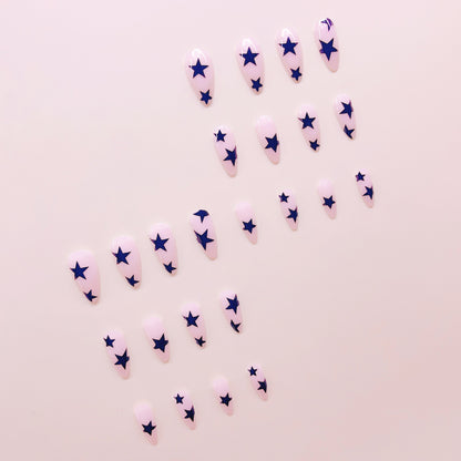 Kreative Nagelspitzen mit Sternen-Motiv Brehn