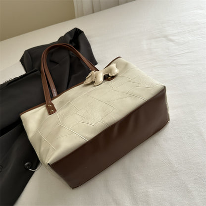 Stylische strukturierte Tragetasche mit dekorativem Charme