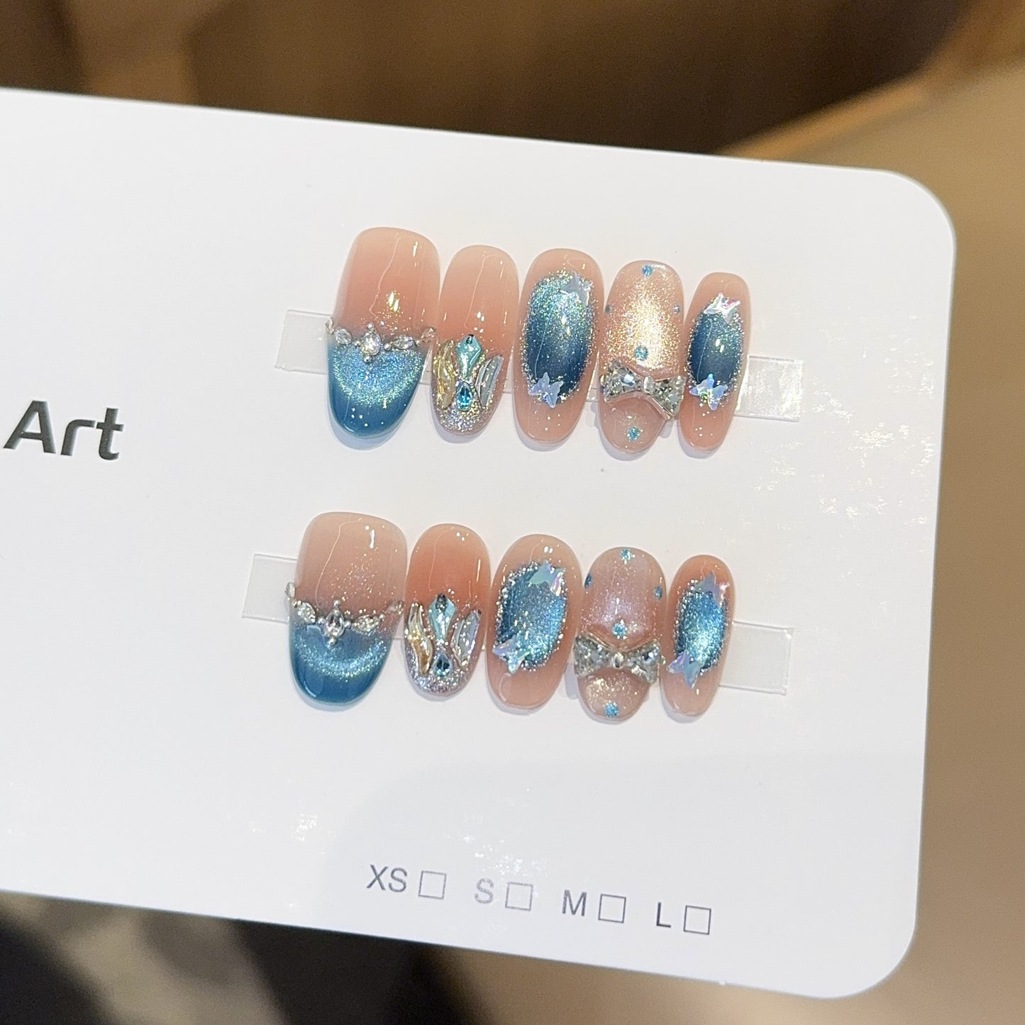 Künstliche Nagelspitzen mit Glitzer- und Wasserfarben-Effekt Brehn
