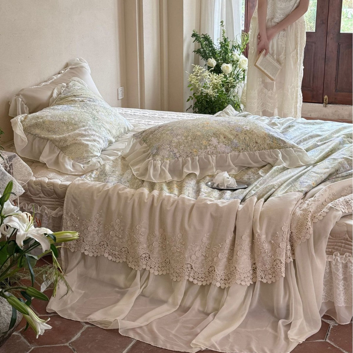 Romantisches Satin-Bettwäsche-Set mit Rüschen- und Spitzenbesatz
