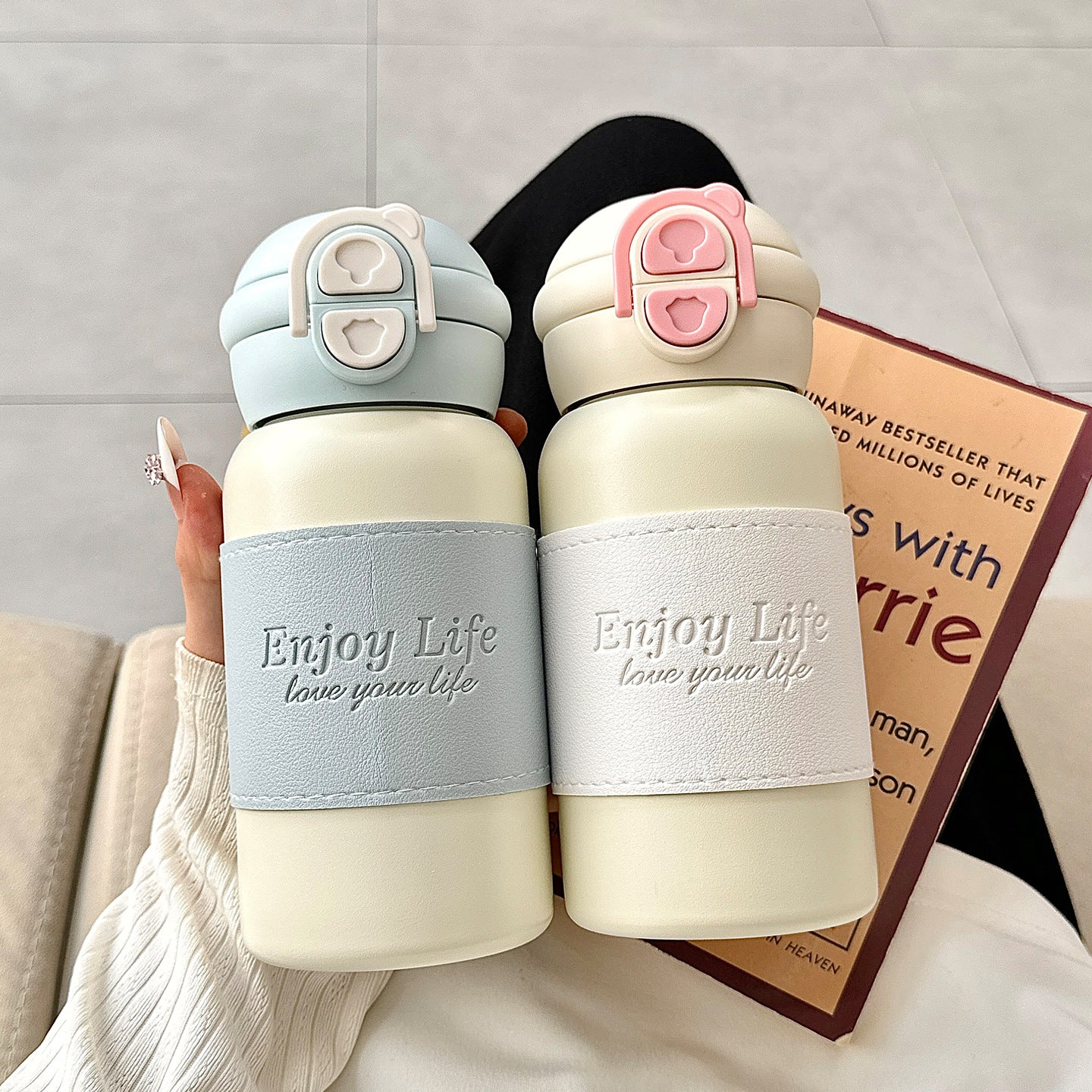 Damen isolierte Edelstahl Trinkflasche mit praktischem Ausgießer und stylischem Design Brehn