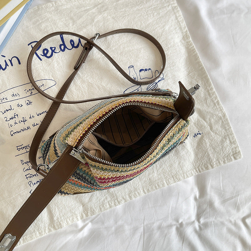 Stylische gestreifte gewebte Handtasche