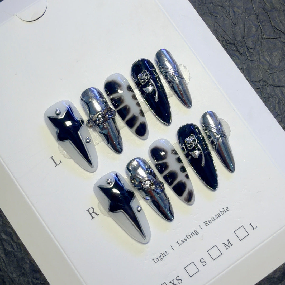 Elegantes von der Gotik inspiriertes Press-On Nail Art Set
