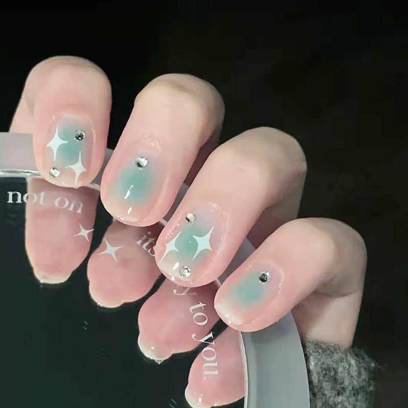 Kunstnagelset mit funkelnden Glitzer- und holografischen Akzenten Brehn