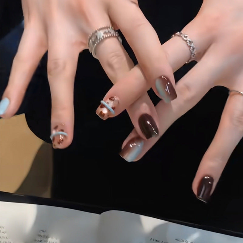 Künstlerisches Press-On Nagelkunst-Set mit einzigartigen Designs Brehn