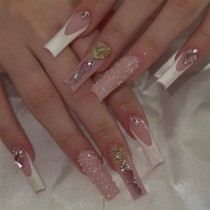 Künstliches Nail Art Set mit verspieltem Blumendesign und glitzernden Akzenten Brehn