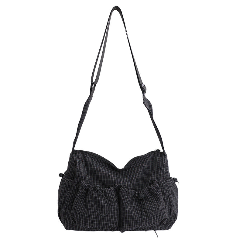 Lässige karierte Schultertasche