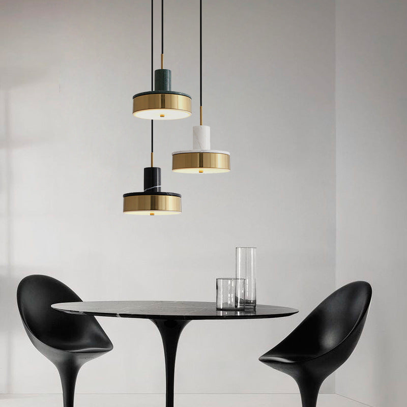 Moderne Marmor- und Goldpendelleuchte