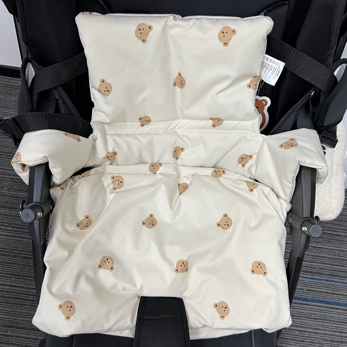 Gepolsterte Gingham Hochstuhlpolsterung mit Teddy-Applikation